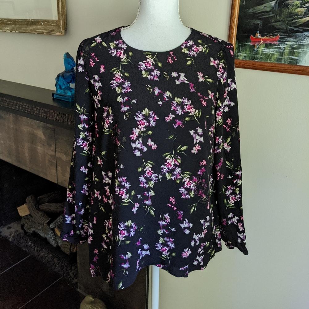 J.Jill Womens Small Black Purple Floral Asymmetrical Hem Blouse Keyhole Back 129